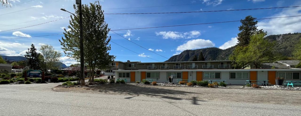 Holiday Beach Resort Motel Okanagan Falls Экстерьер фото
