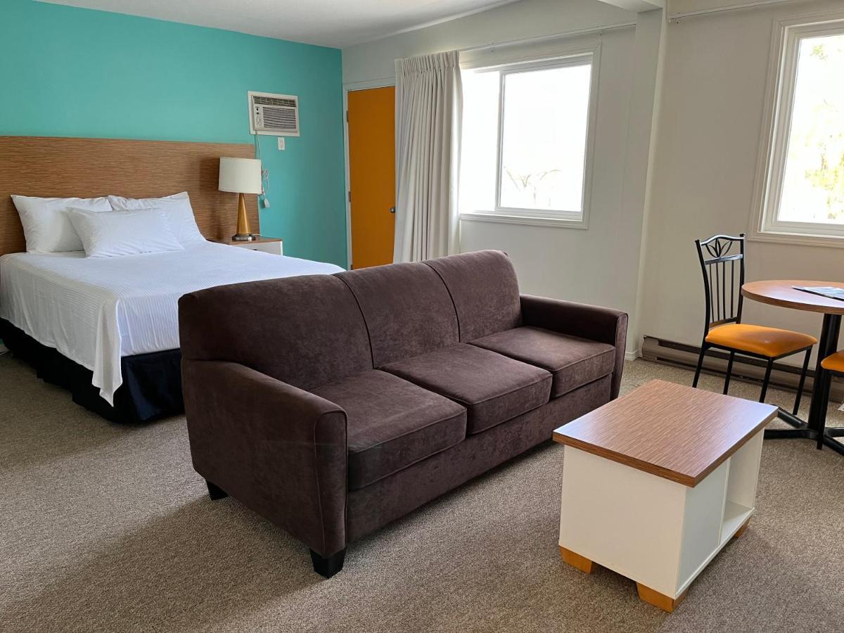 Holiday Beach Resort Motel Okanagan Falls Экстерьер фото