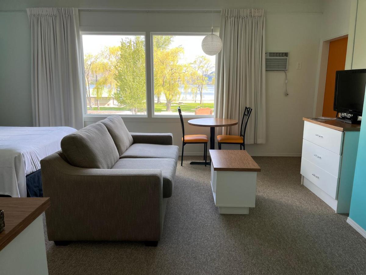 Holiday Beach Resort Motel Okanagan Falls Экстерьер фото