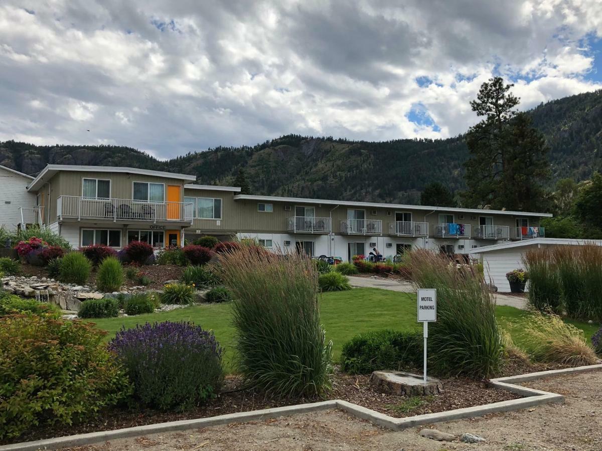 Holiday Beach Resort Motel Okanagan Falls Экстерьер фото