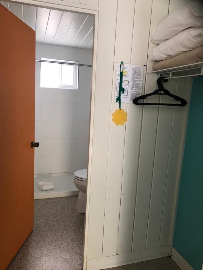 Holiday Beach Resort Motel Okanagan Falls Экстерьер фото